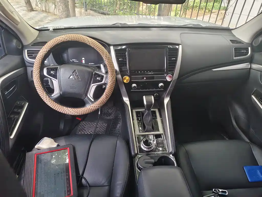 Mitsubishi Pajero Sport (Import) — миниатюра 2