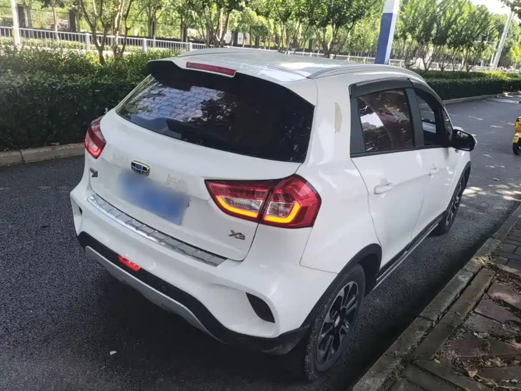 Geely Vision X3 — миниатюра 7