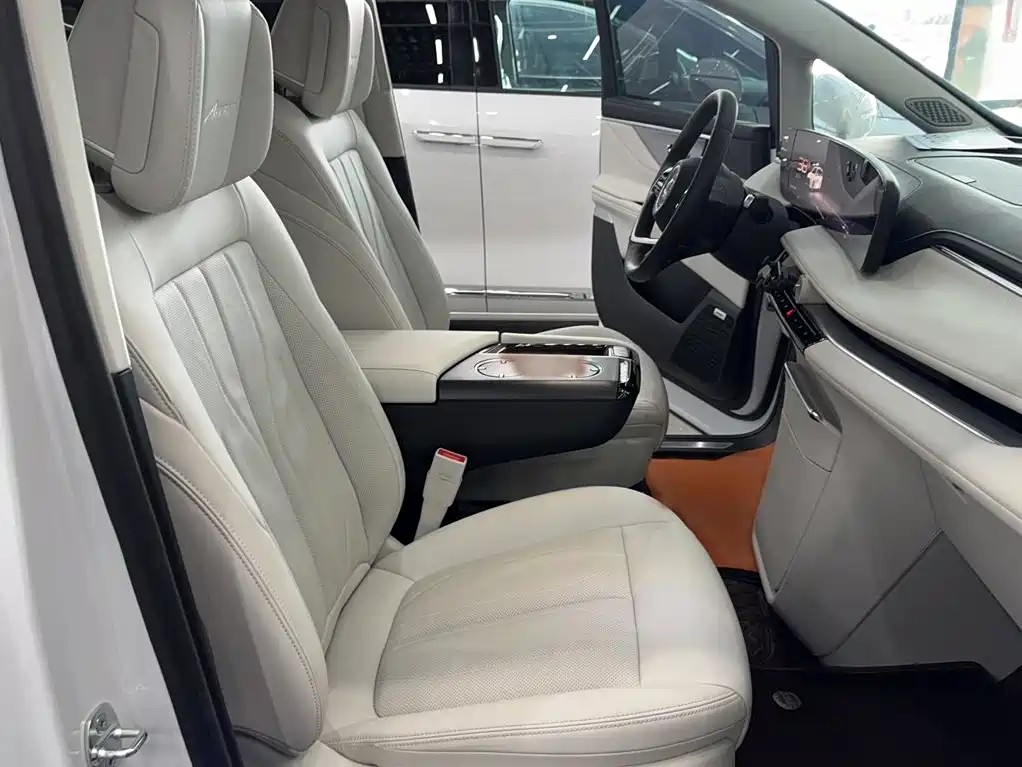 Buick GL8 2024 Premium 7 мест