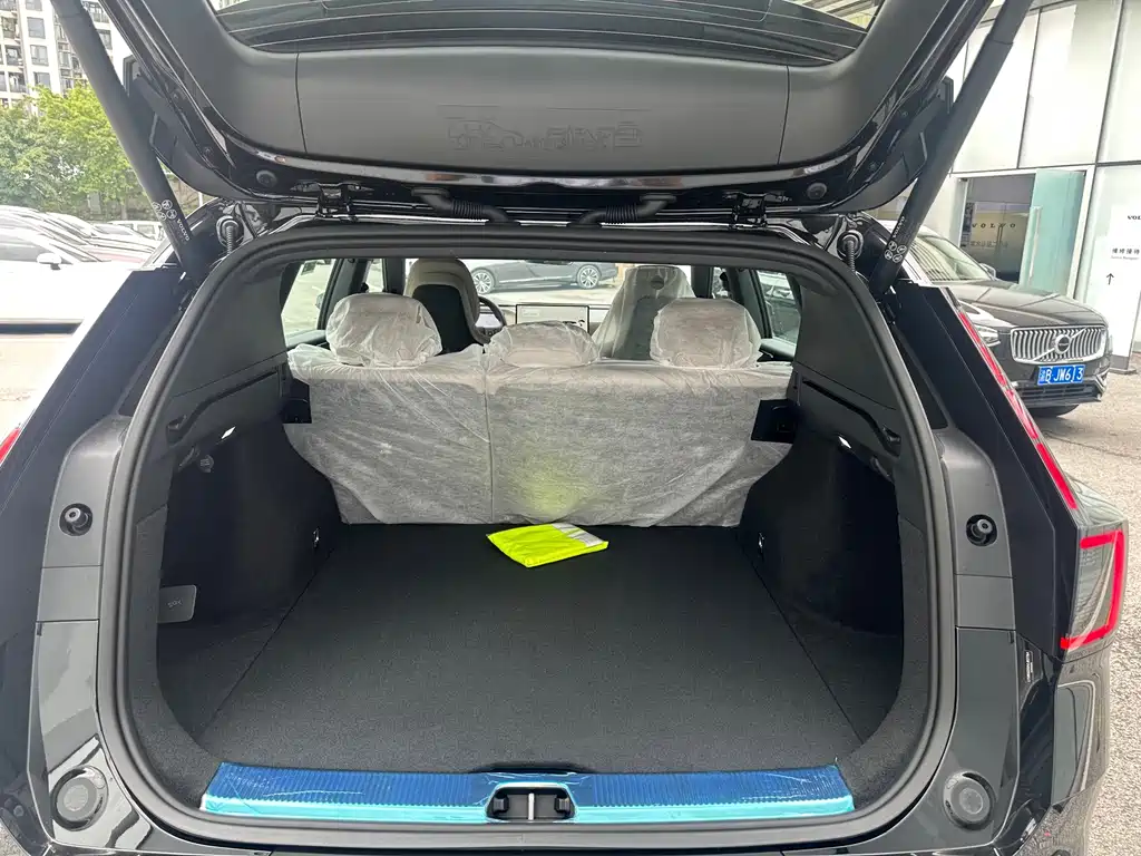 Volvo XC70 PHEV — миниатюра 16