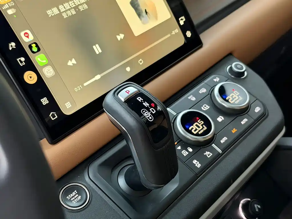 Land Rover Defender — миниатюра 10