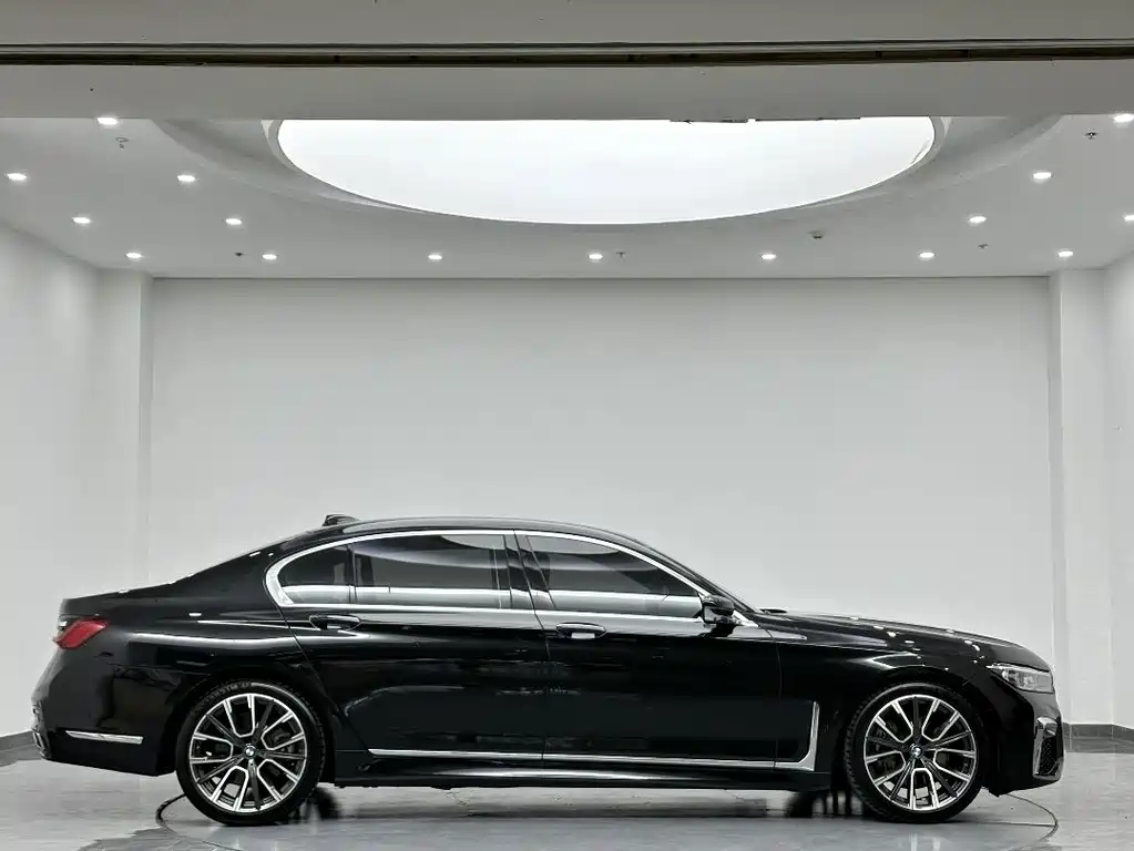 BMW 7 Series — миниатюра 5