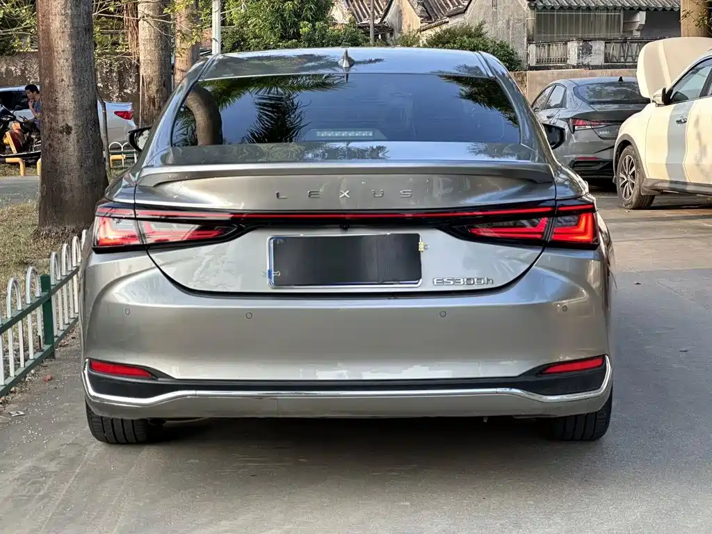 Lexus ES — миниатюра 9