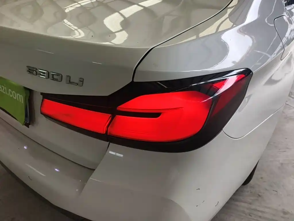BMW 5 Series — миниатюра 8