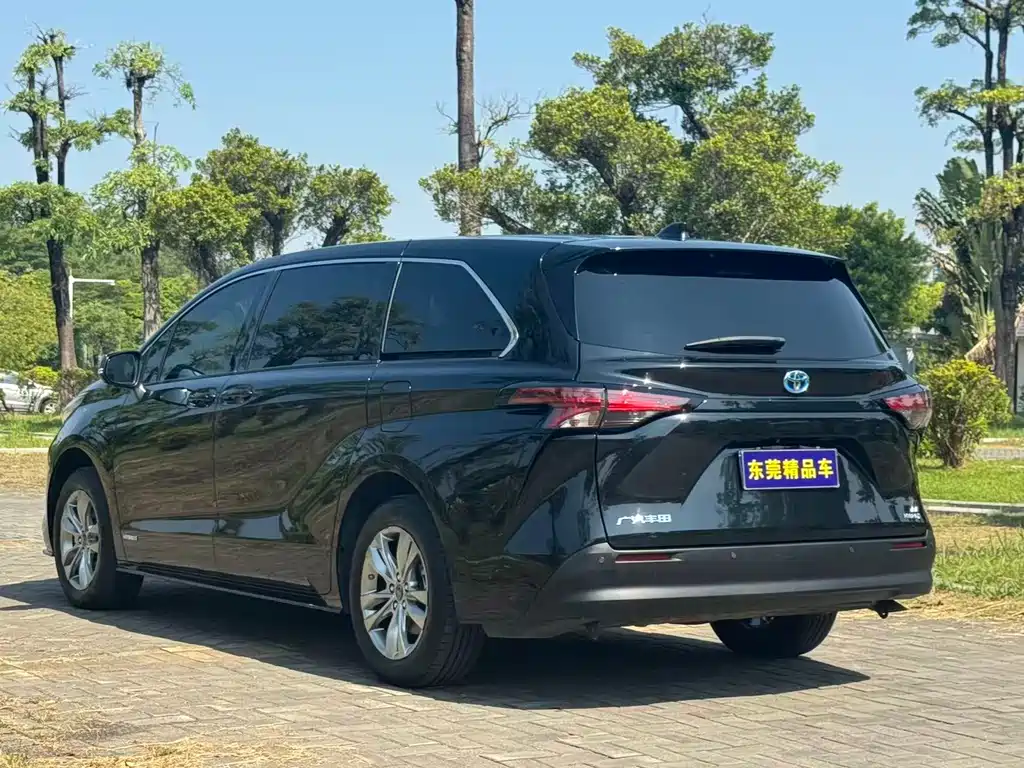 Toyota Sienna — миниатюра 16