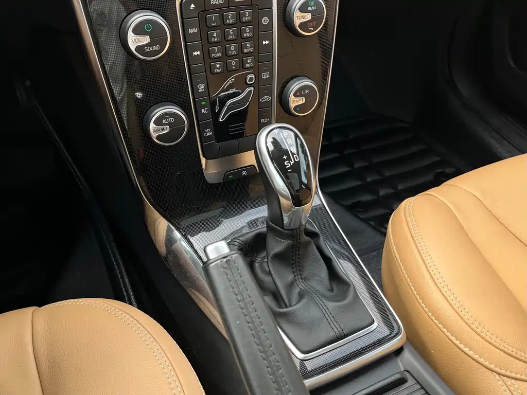 Volvo V40 — миниатюра 11