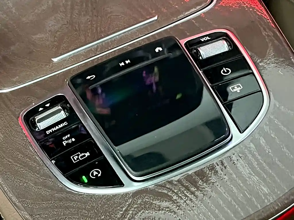 Mercedes-Benz E-Class — миниатюра 10
