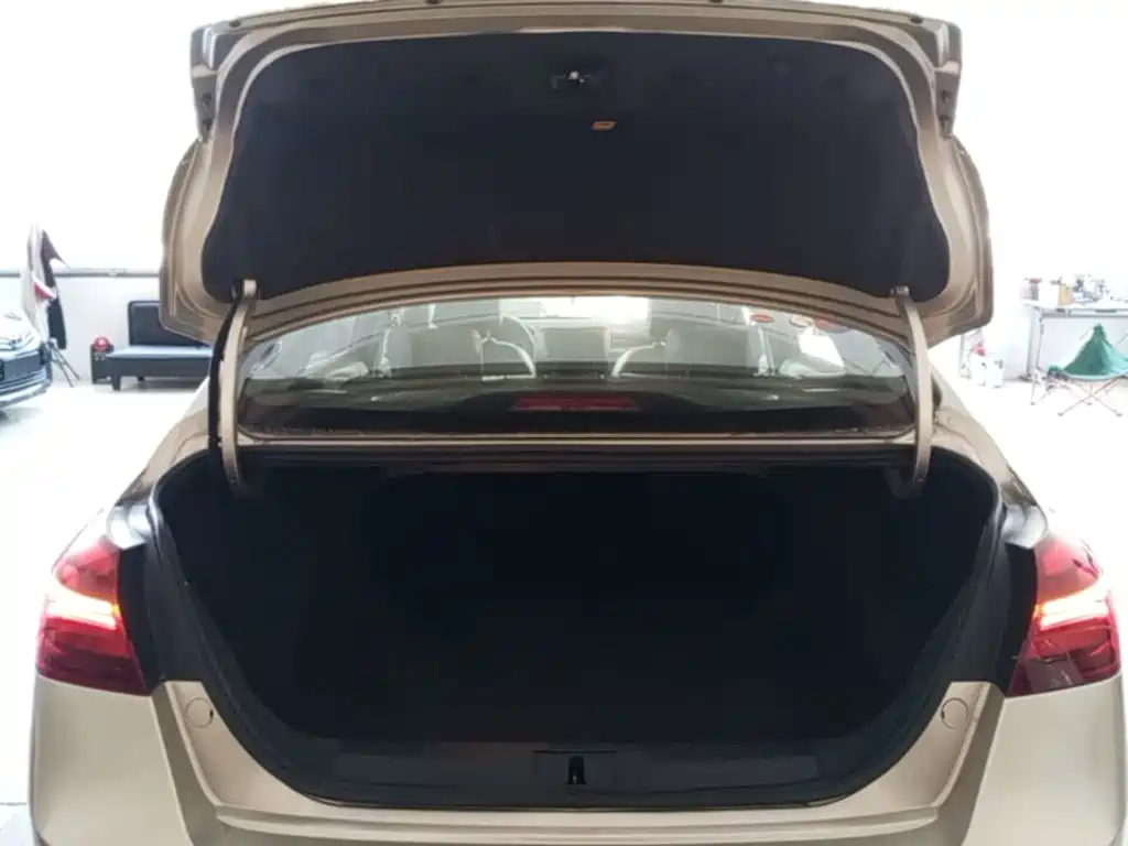 Geely Emgrand — миниатюра 19