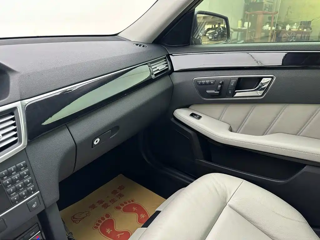 Mercedes-Benz E-Class — миниатюра 12