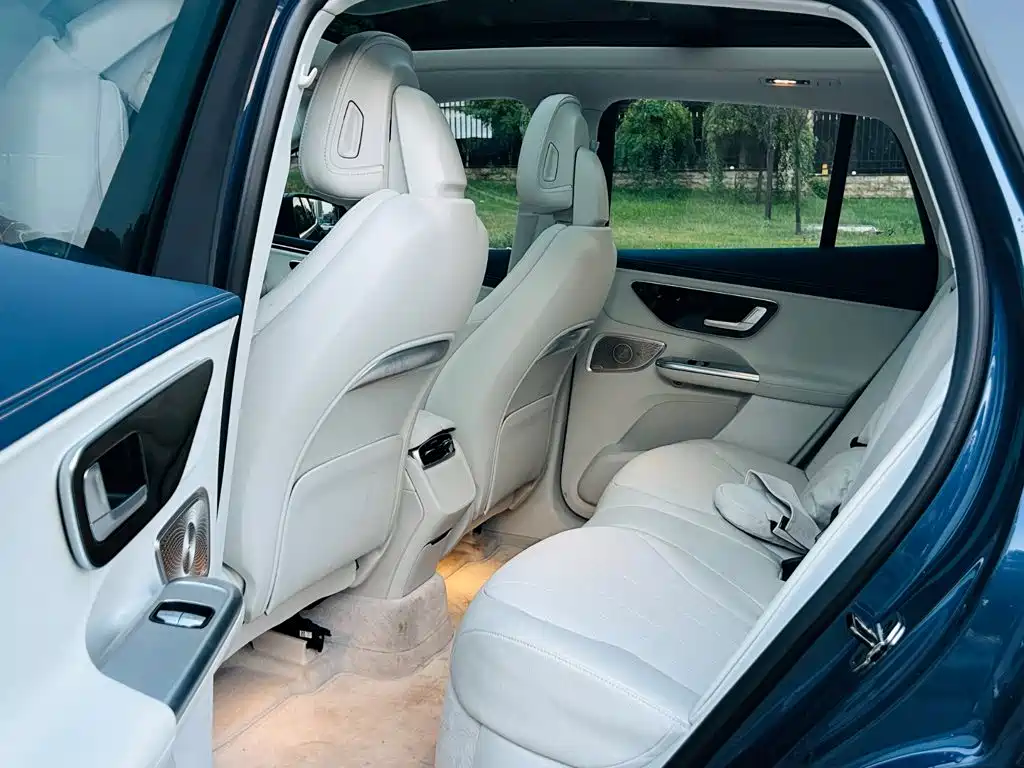 Mercedes-Benz EQE SUV — миниатюра 8