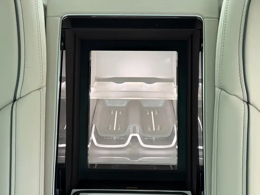 Audi A8 — миниатюра 16