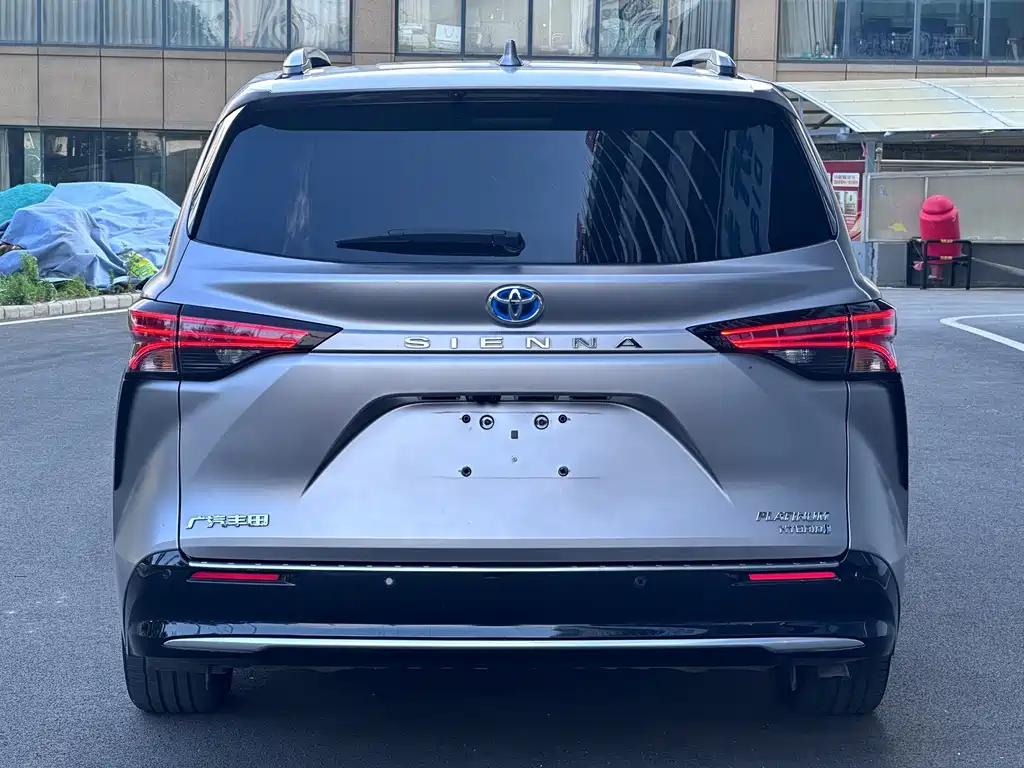 Toyota Sienna — миниатюра 14