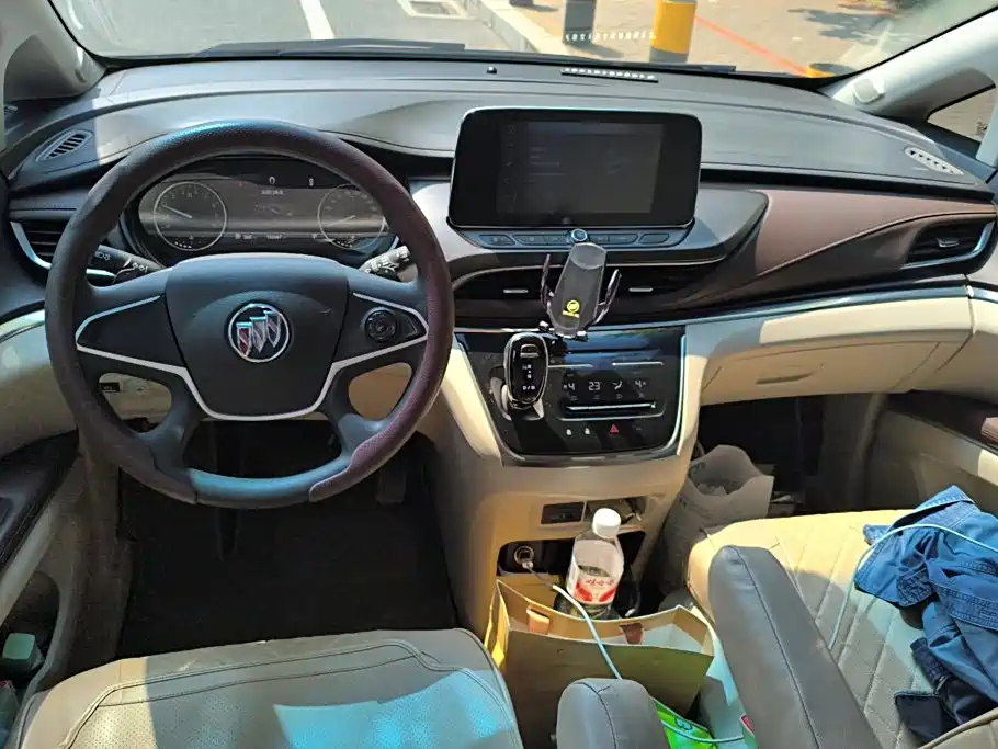 Buick GL8 — миниатюра 12