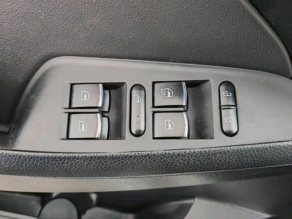 Dongfeng 580 2017 1.5T CVT