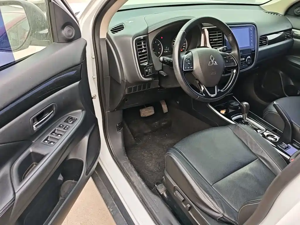 Mitsubishi Outlander — миниатюра 16