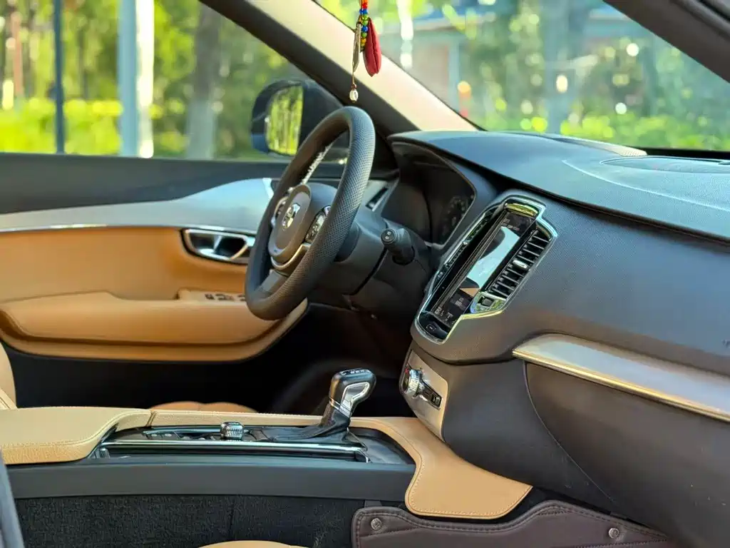 Volvo XC90 — миниатюра 15