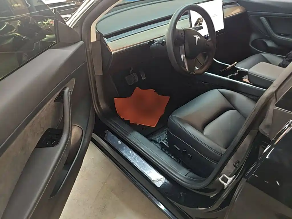 Tesla Model 3 — миниатюра 16