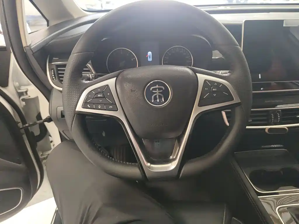 BYD MAX — миниатюра 5