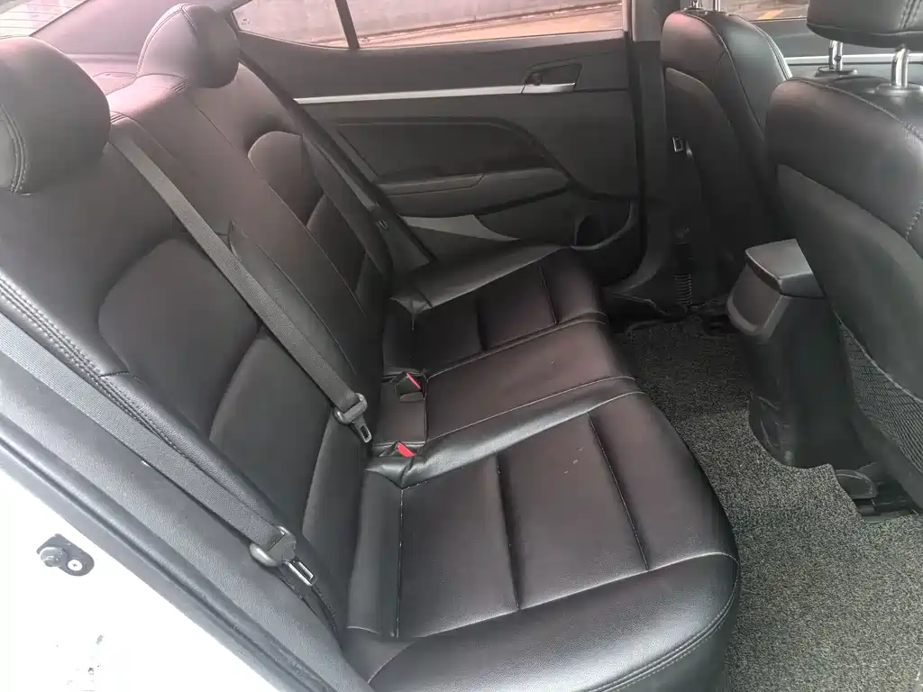 Hyundai Elantra — миниатюра 13