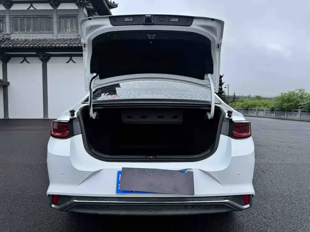 Geely Emgrand L — миниатюра 23