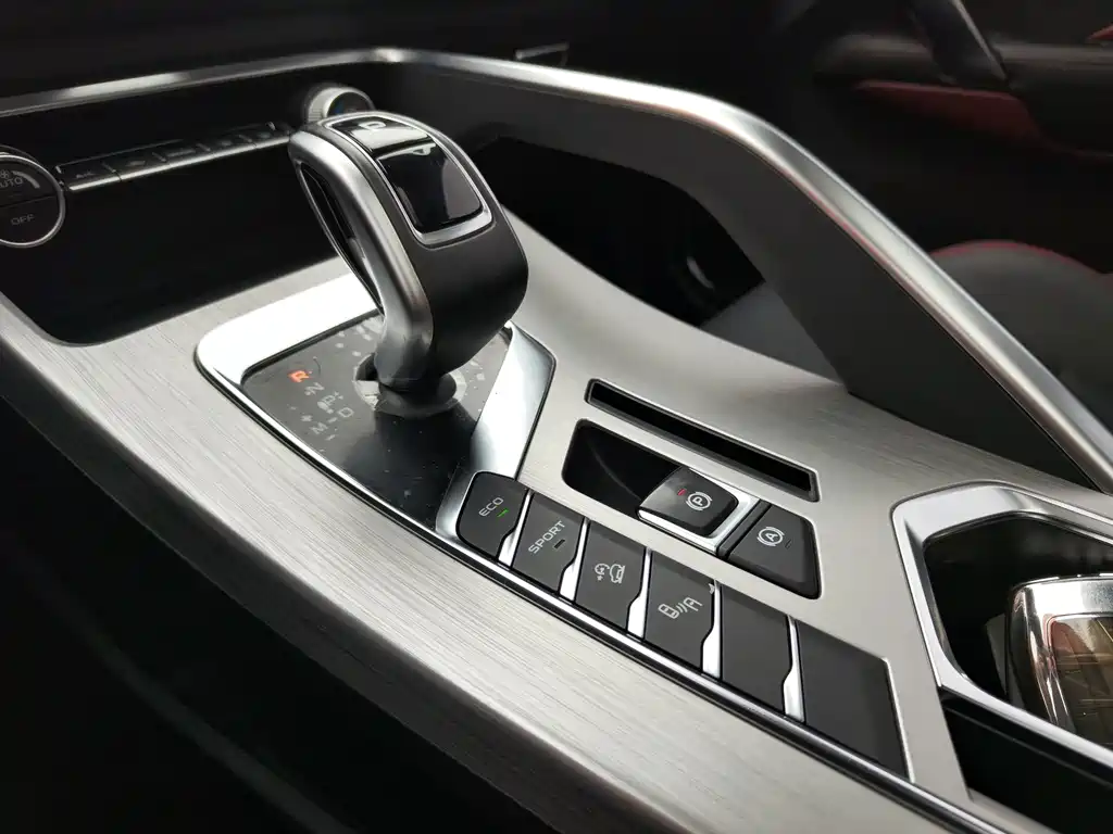 Geely Binyue — миниатюра 9