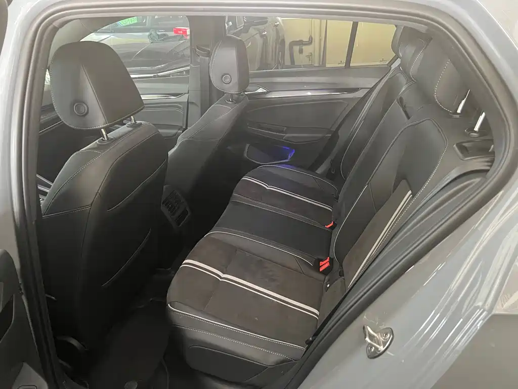 Volkswagen Golf — миниатюра 12