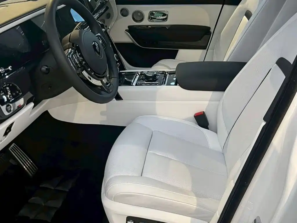Rolls-Royce Cullinan — миниатюра 6