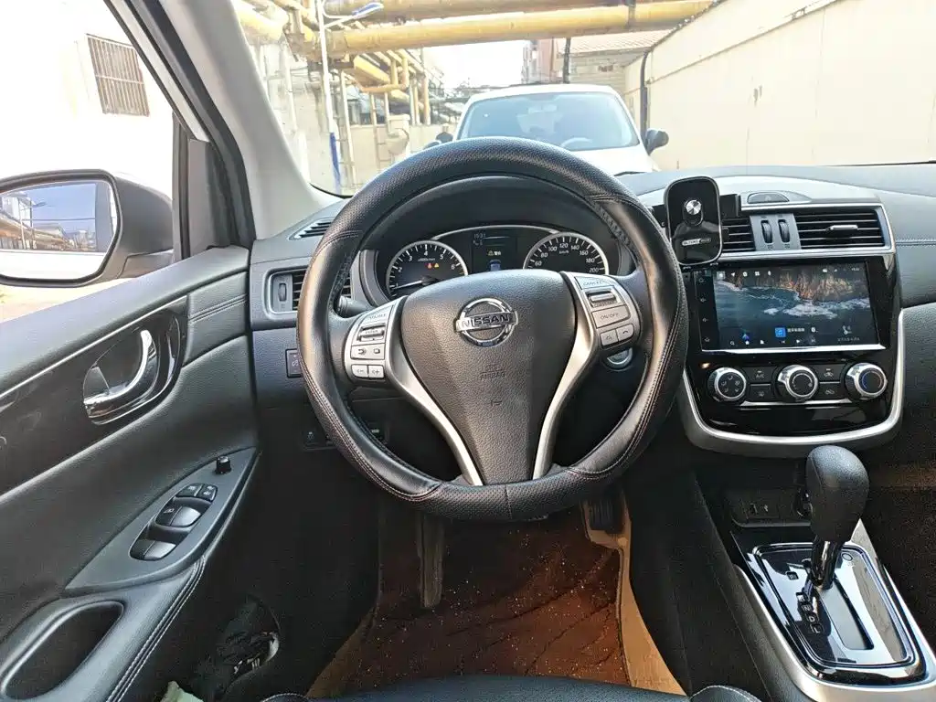 Nissan Tiida — миниатюра 11