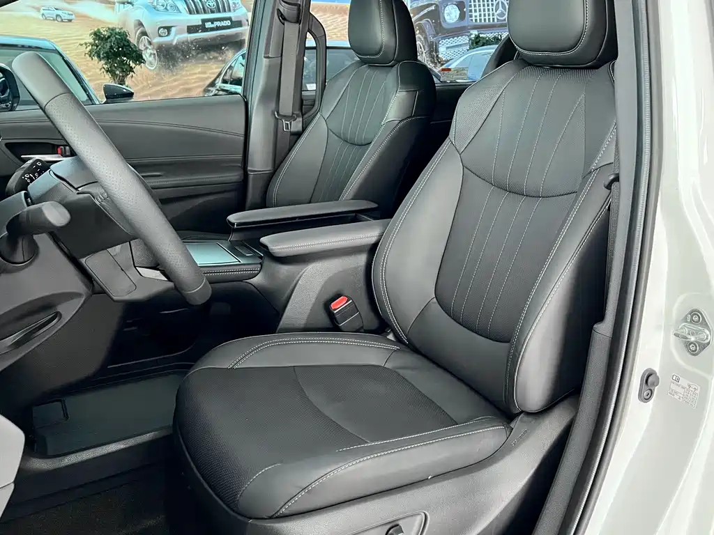 Toyota Sienna 2024 2.5L Premium Luxury