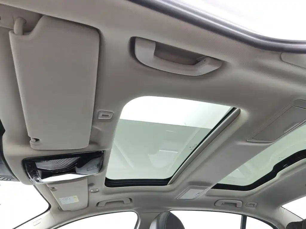 BMW 5 Series New Energy — миниатюра 14