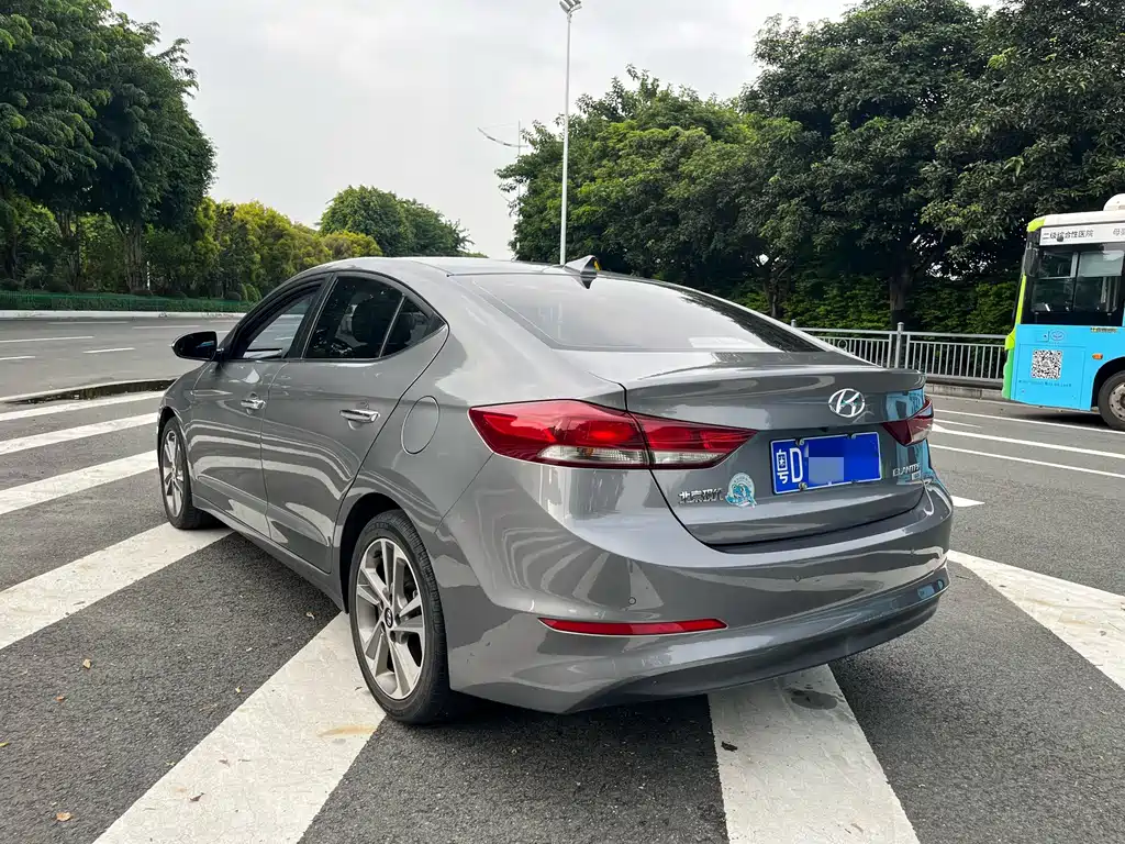 Hyundai Elantra — миниатюра 4