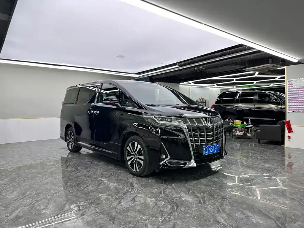 Toyota Alphard — миниатюра 3