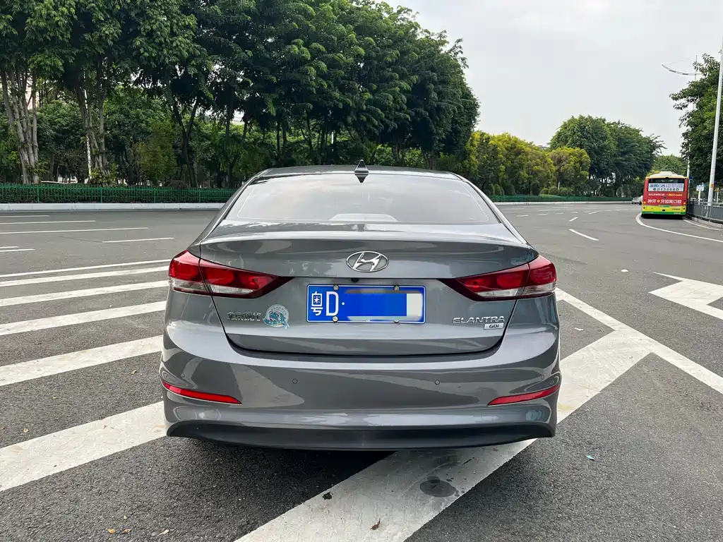 Hyundai Elantra — миниатюра 5