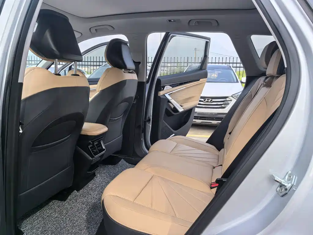 Geely Boyue L — миниатюра 11