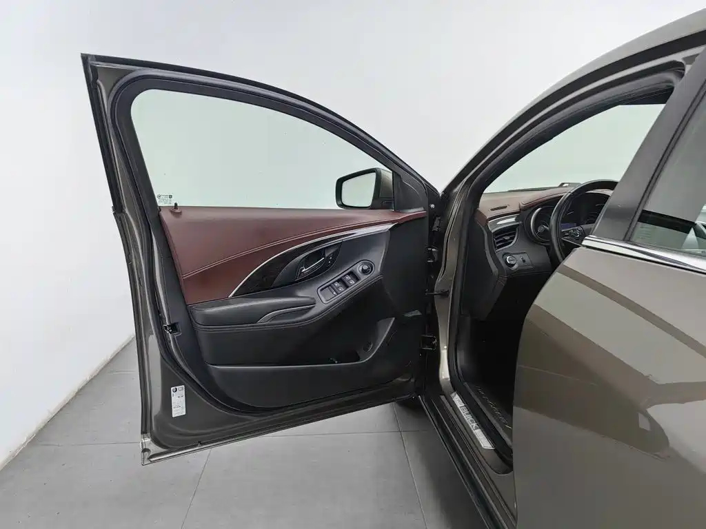 Buick LaCrosse — миниатюра 8