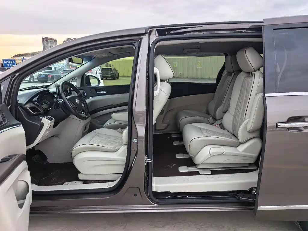 Buick GL8 — миниатюра 6