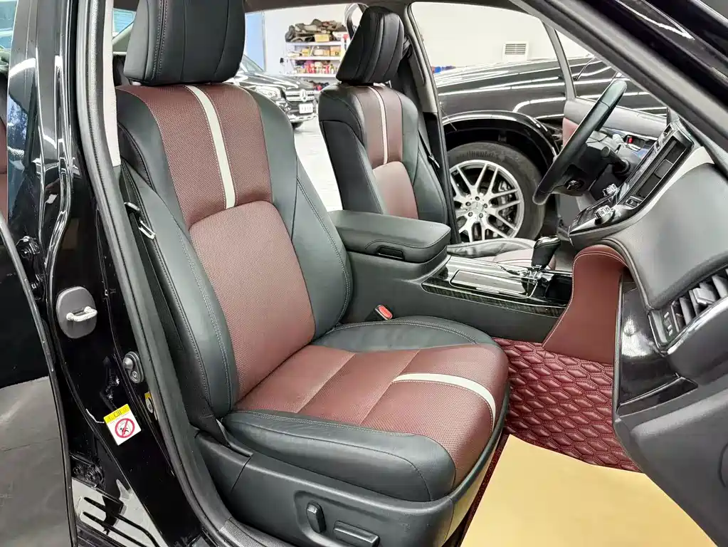 Toyota Crown — миниатюра 17