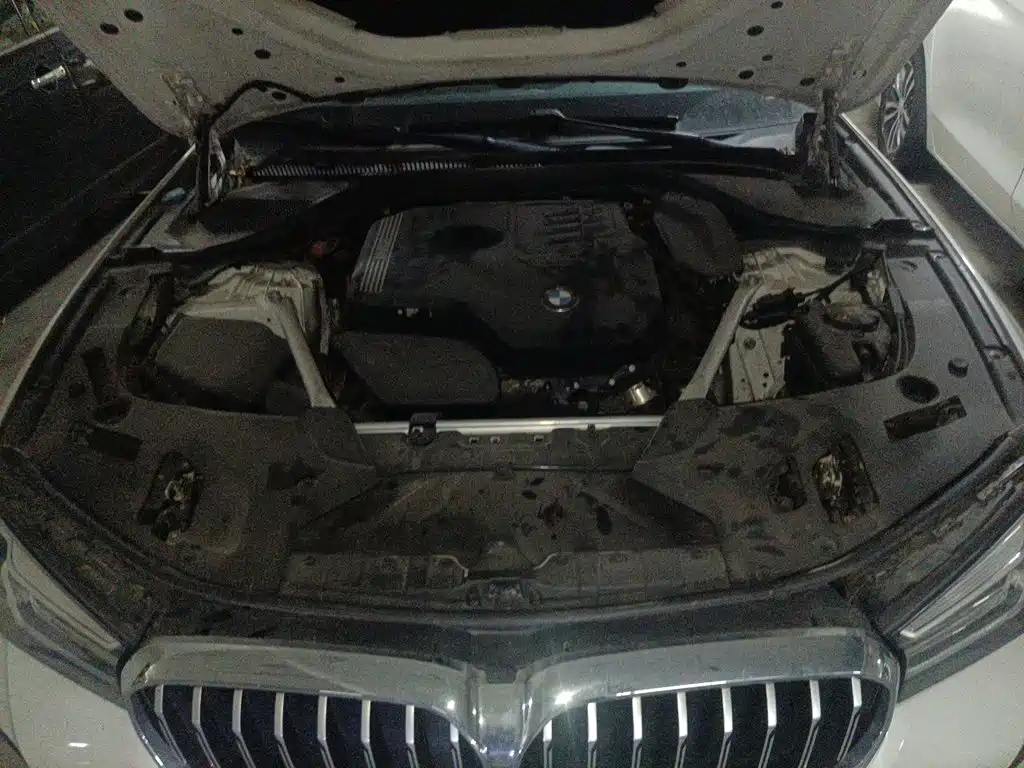BMW 5 Series — миниатюра 11
