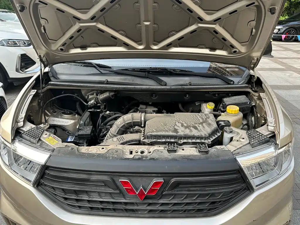 Wuling Hongguang V — миниатюра 6