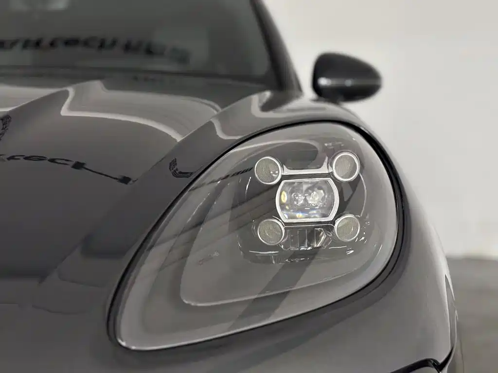 Porsche Macan — миниатюра 9
