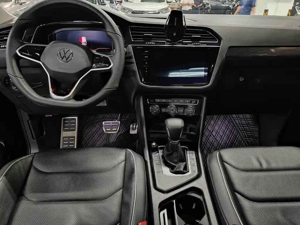Volkswagen Tiguan L — миниатюра 10
