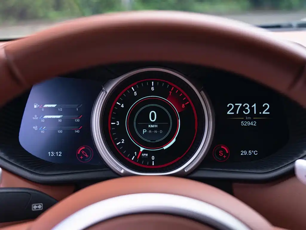 Aston Martin DB11 — миниатюра 12