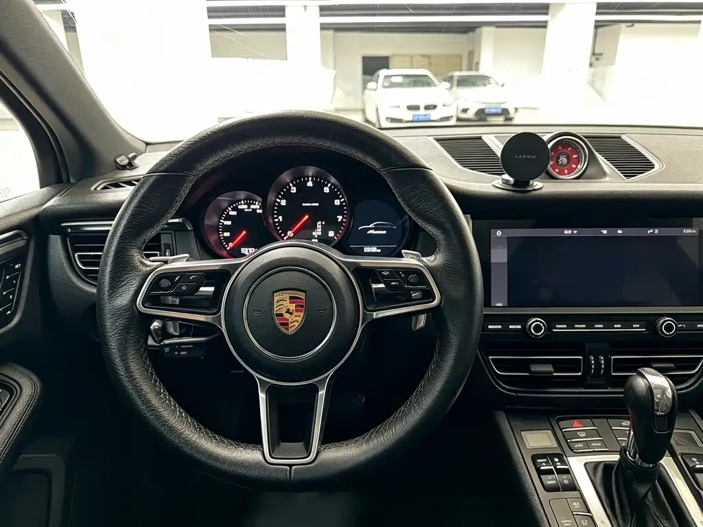 Porsche Macan — миниатюра 9