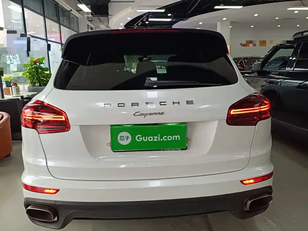 Porsche Cayenne — миниатюра 6