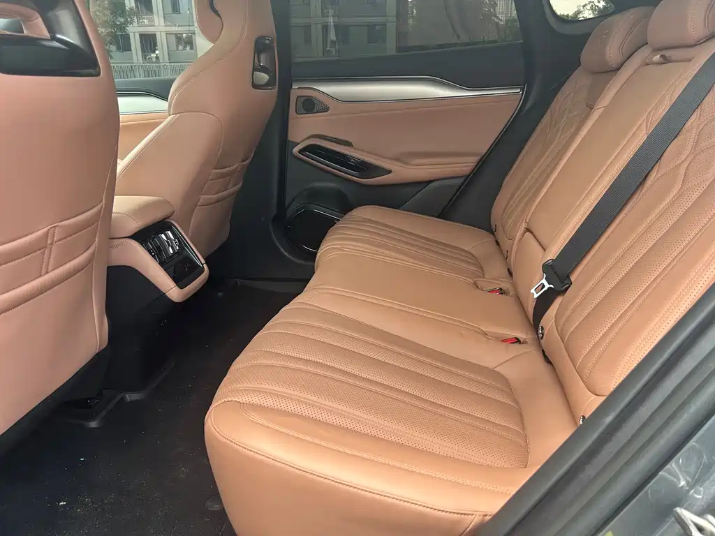 BYD L EV — миниатюра 11