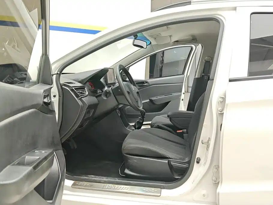 Baojun 310 — миниатюра 9
