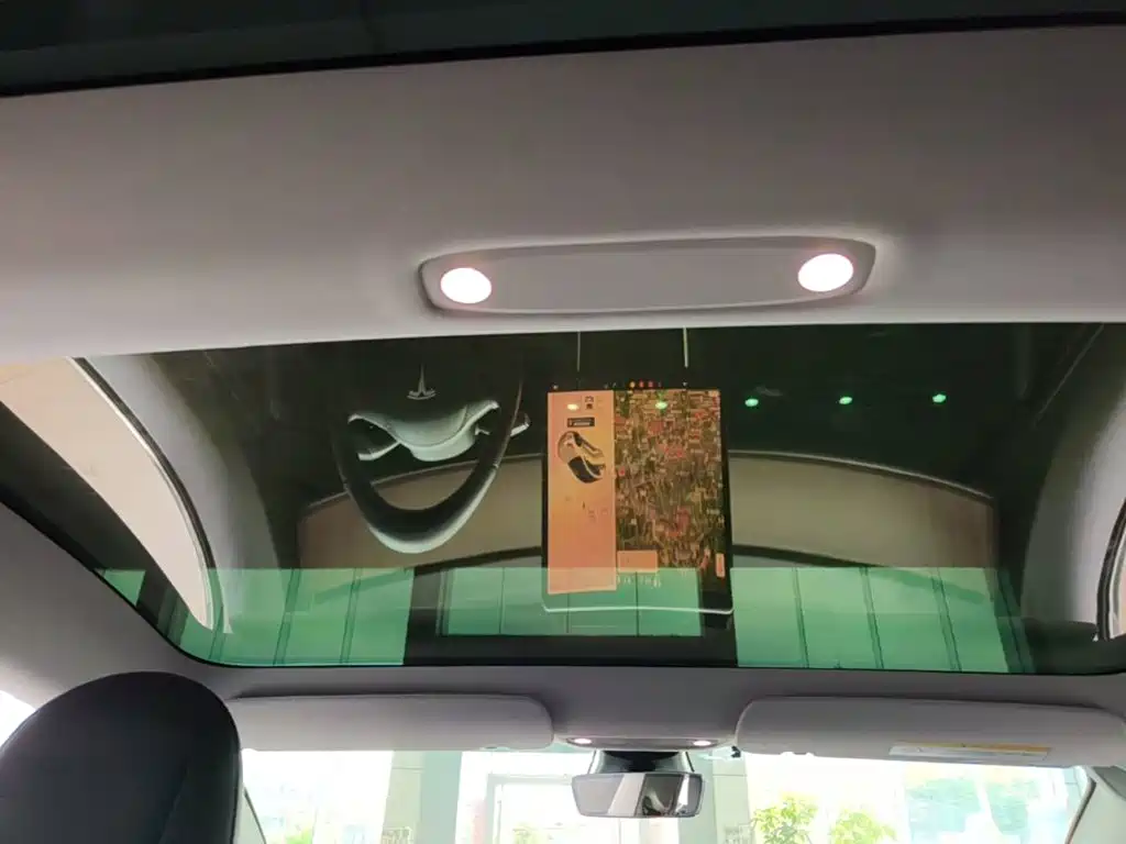 Tesla Model 3 — миниатюра 18