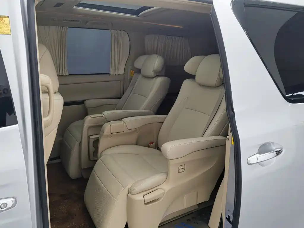 Toyota Alphard — миниатюра 15