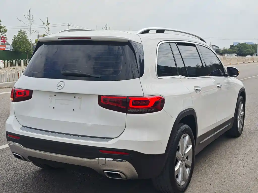Mercedes-Benz GLB — миниатюра 9