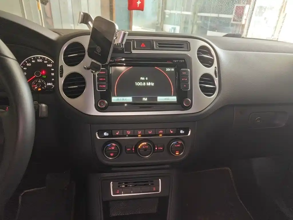 Volkswagen Tiguan — миниатюра 13